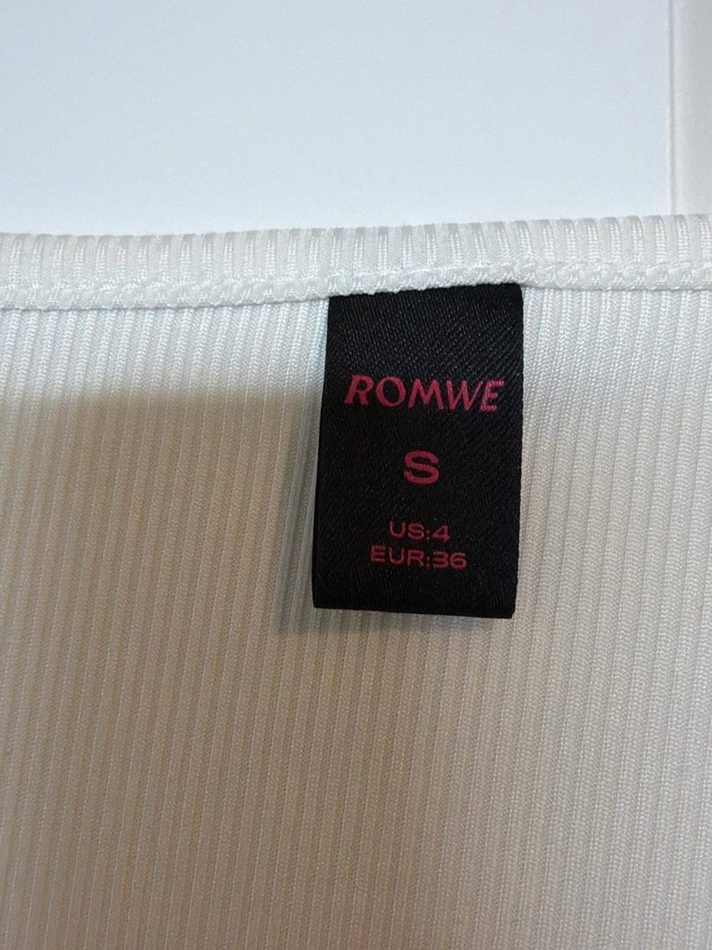 ROMWE White Ribbed Long-Sleeve Ruched V-Neck Top - Picture 2 of 4